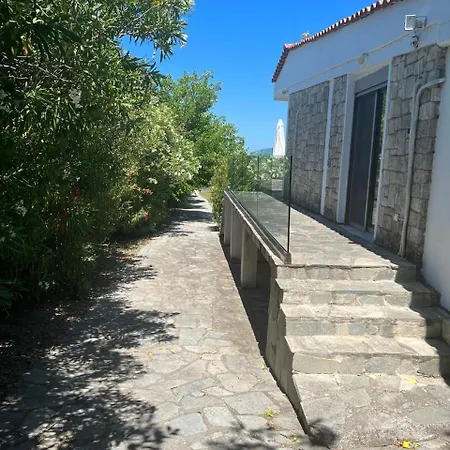 Villa Vista - Beachfront, Garden, Amazing Sea View *