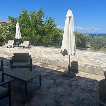 Villa Vista - Beachfront, Garden, Amazing Sea View Polychrono
