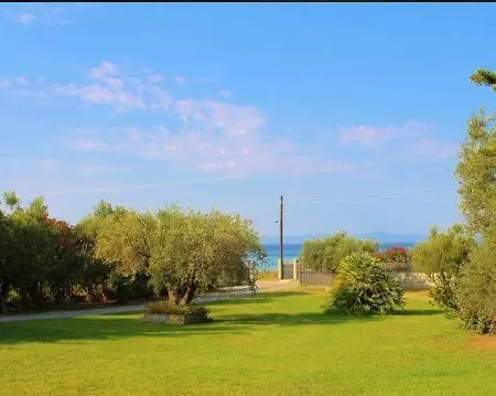 Vista - Beachfront, Garden, Amazing Sea View Villa *