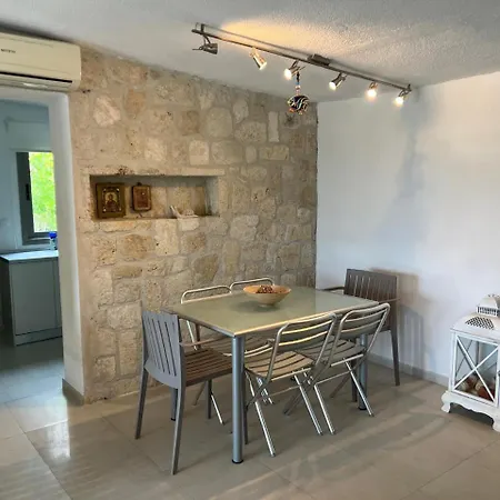 Villa Vista - Beachfront, Garden, Amazing Sea View Polychrono