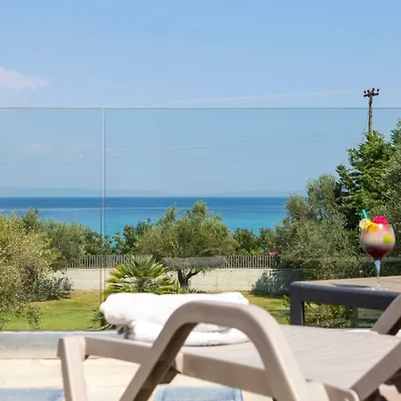 Vista - Beachfront, Garden, Amazing Sea View Villa