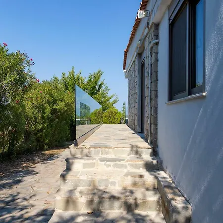 Vista - Beachfront, Garden, Amazing Sea View Polychrono