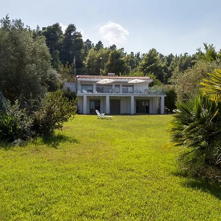 Villa Vista - Beachfront, Garden, Amazing Sea View Polychrono
