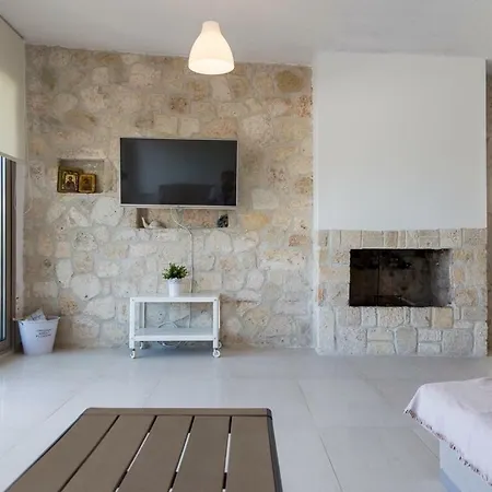 Villa Vista - Beachfront, Garden, Amazing Sea View *