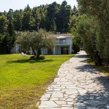 Vista - Beachfront, Garden, Amazing Sea View Villa Polychrono