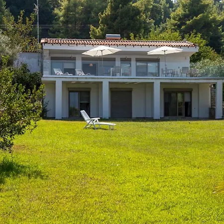 Villa Vista - Beachfront, Garden, Amazing Sea View Polychrono